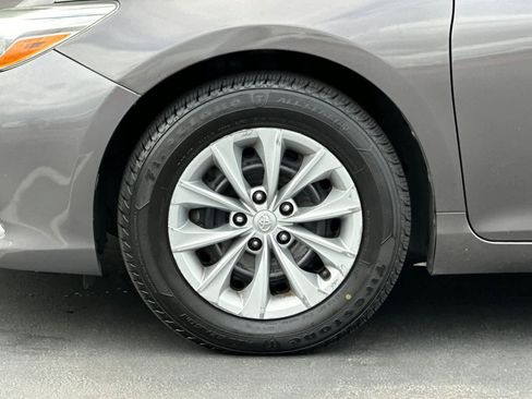 Used 2015 Toyota Camry LE image 28