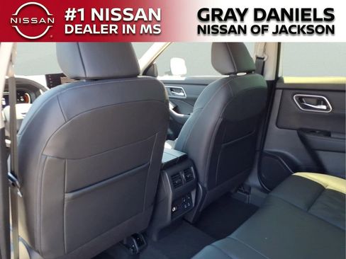 New 2026 Nissan Rogue Platinum AWD/4WD image 12