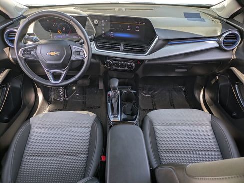 Used 2025 Chevrolet Trax LT w/ LT Convenience Package FWD image 25