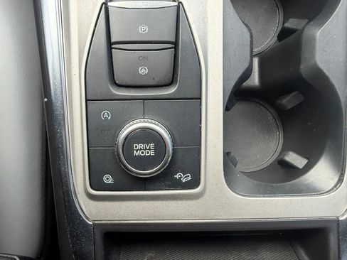 Used 2021 Ford Explorer XLT w/ Equipment Group 202A AWD/4WD image 21