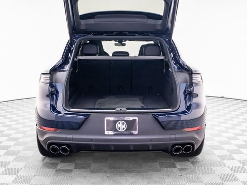 Certified 2024 Porsche Cayenne Coupe AWD/4WD image 33