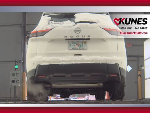 Used 2024 Nissan Rogue S image 8