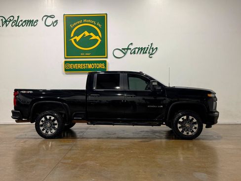 Used 2021 Chevrolet Silverado 2500 Custom w/ Custom Value Package AWD/4WD image 2