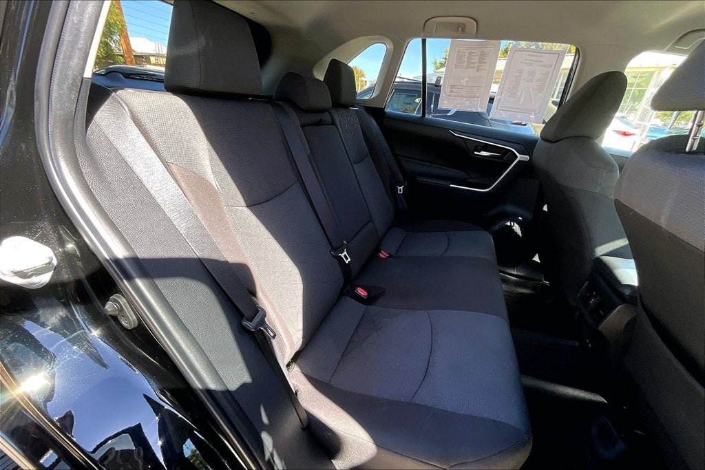 Used 2022 Toyota RAV4 XLE FWD image 19