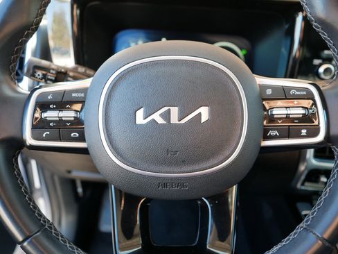 Certified 2023 Kia Sorento SX image 25