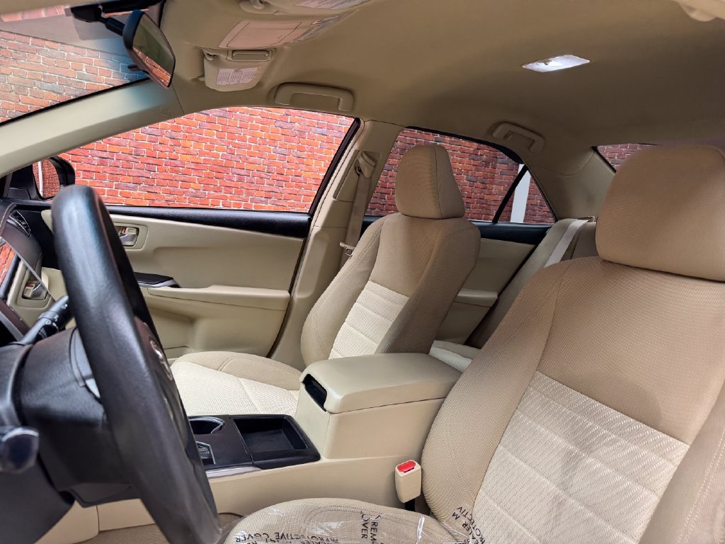 Used 2015 Toyota Camry LE FWD image 22
