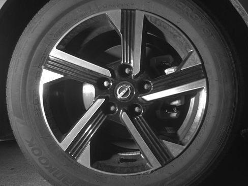 Used 2025 Nissan Sentra SV image 13