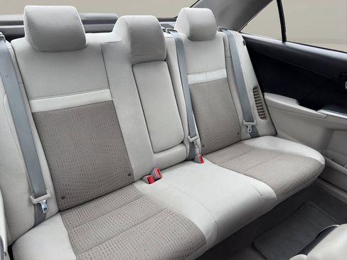 Used 2013 Toyota Camry LE image 19