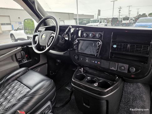 Used 2023 Chevrolet Express 2500 RWD image 9