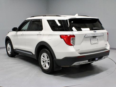 Used 2023 Ford Explorer XLT w/ Equipment Group 202A AWD/4WD image 9