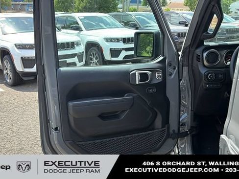 Used 2023 Jeep Wrangler Unlimited w/ Sun & Screen Package AWD/4WD image 10