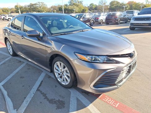 Used 2023 Toyota Camry LE image 8