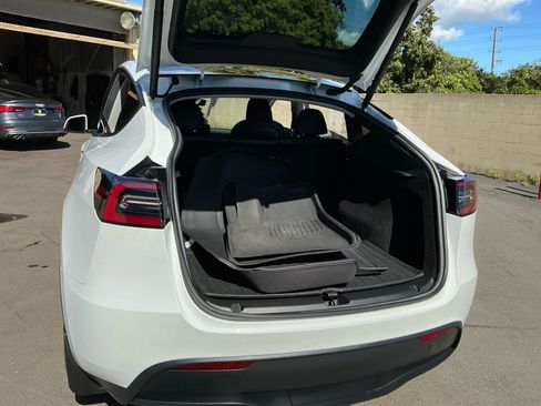 Used 2023 Tesla Model Y Long Range image 24