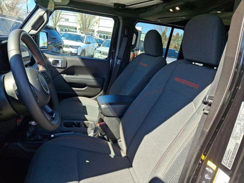 Certified 2025 Jeep Wrangler Unlimited Rubicon image 24