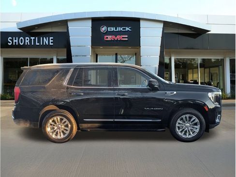 Used 2024 GMC Yukon SLT AWD/4WD image 2