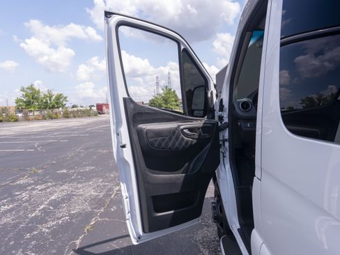 Used 2023 Mercedes-Benz Sprinter 3500 image 17