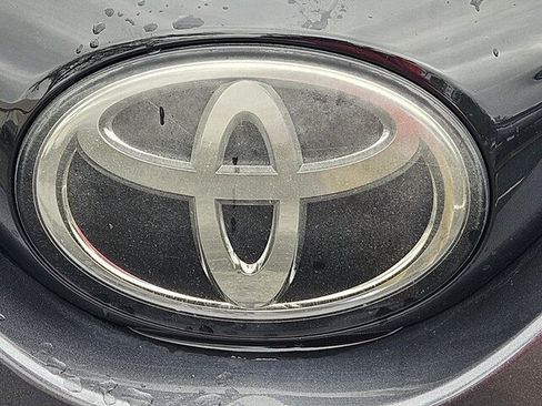 Used 2017 Toyota RAV4 LE FWD image 28