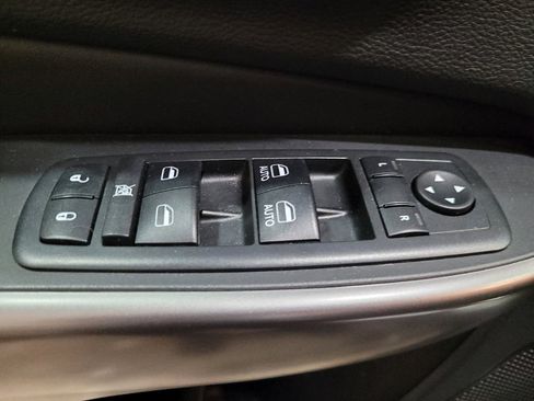 Used 2019 Jeep Cherokee Limited w/ Technology Group image 27