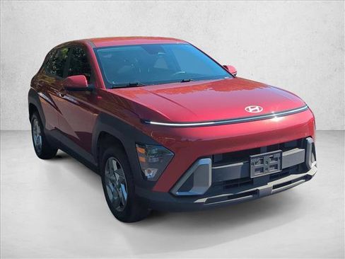 Used 2024 Hyundai Kona SE AWD/4WD image 3