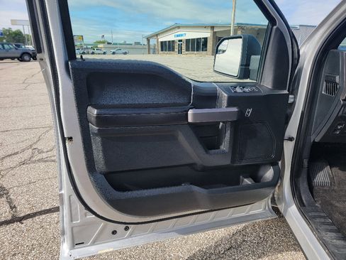 Used 2019 Ford F150 XLT w/ Equipment Group 302A Luxury AWD/4WD image 9