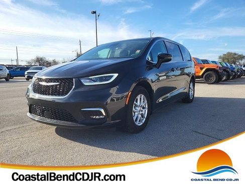 Used 2024 Chrysler Pacifica Touring-L image 1