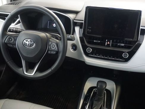Used 2025 Toyota Corolla XSE FWD image 25