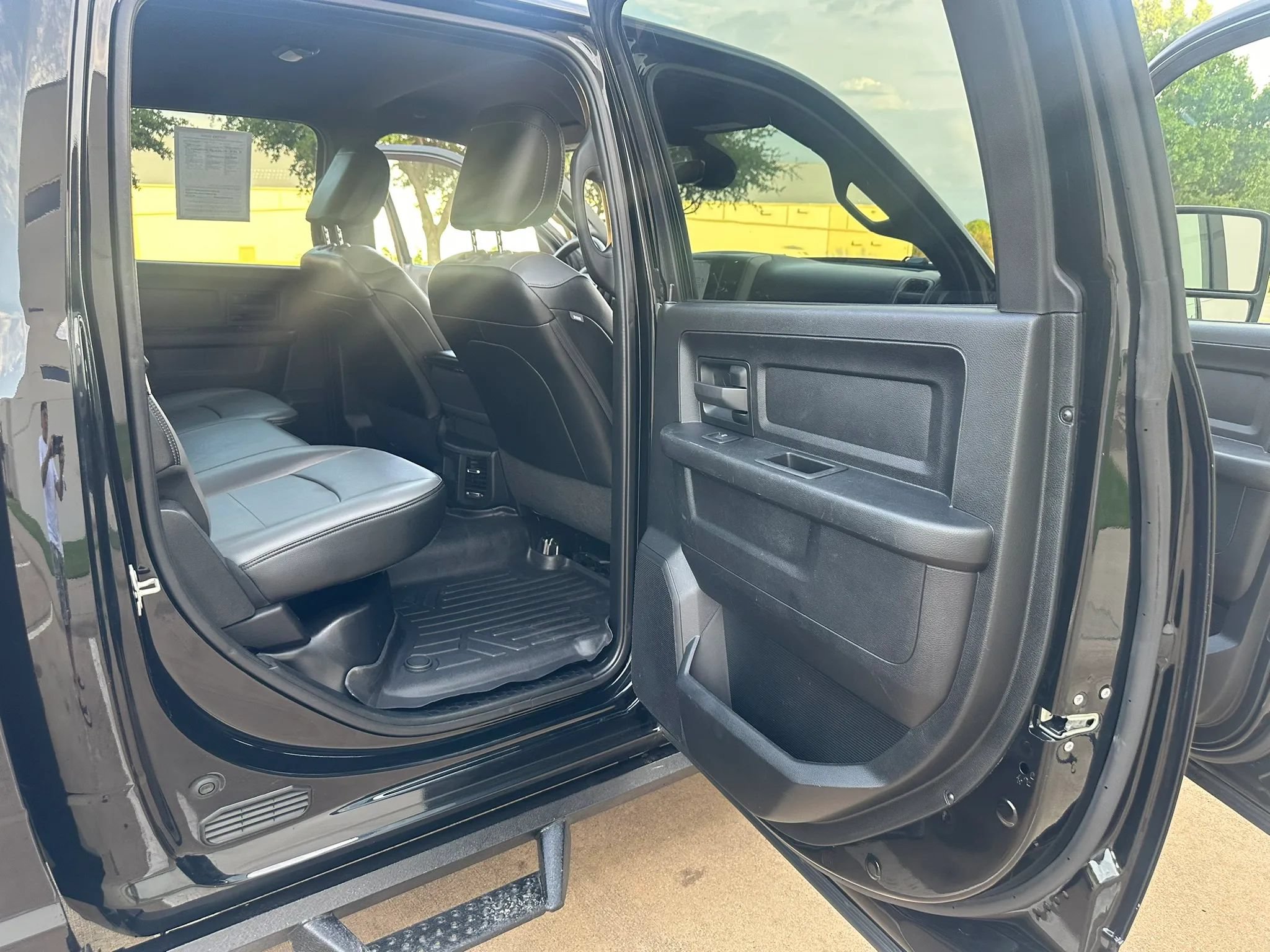 Used 2024 RAM 3500 Tradesman w/ Chrome Appearance Group AWD/4WD image 22
