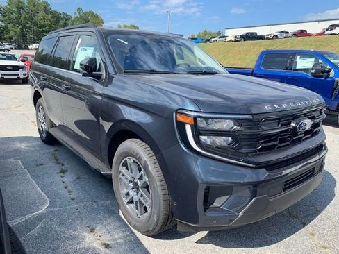 New 2025 Ford Expedition Active image 4