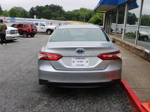 Used 2018 Toyota Camry LE FWD image 5