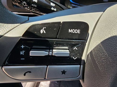 Certified 2025 Hyundai Elantra SE FWD image 25