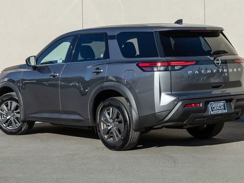 Used 2024 Nissan Pathfinder S image 3