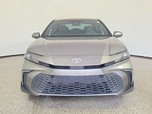 Used 2025 Toyota Camry SE w/ Convenience Package FWD image 3