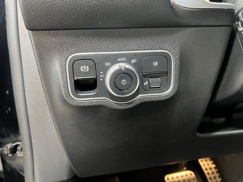 Used 2022 Mercedes-Benz GLB 250 4MATIC image 19