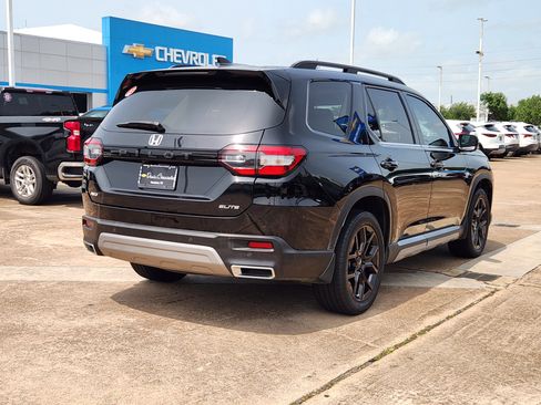 Used 2025 Honda Pilot Elite image 6