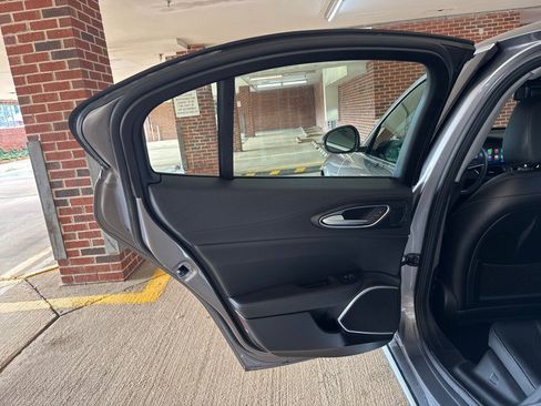 Used 2019 Alfa Romeo Giulia AWD image 13
