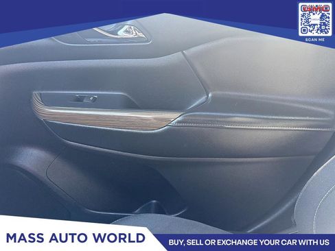 Used 2018 GMC Acadia SLE image 11