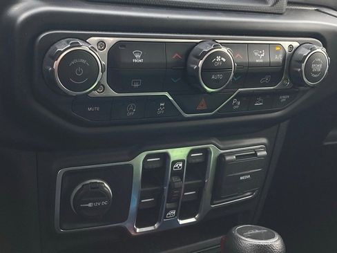 Used 2020 Jeep Gladiator Overland image 25