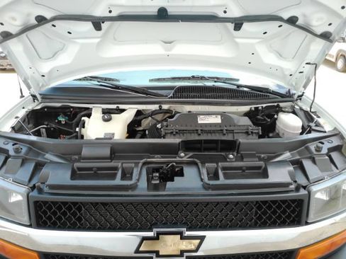 Used 2024 Chevrolet Express 3500 LT w/ LT Preferred Equipment Group RWD image 34