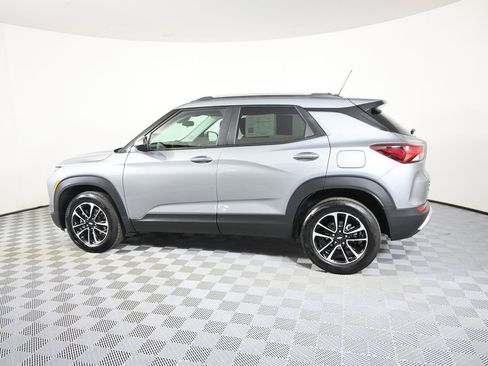 Used 2024 Chevrolet TrailBlazer LT w/ LT Cold Weather Package AWD/4WD image 3