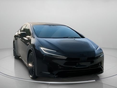 Used 2026 Toyota Prius FWD image 5