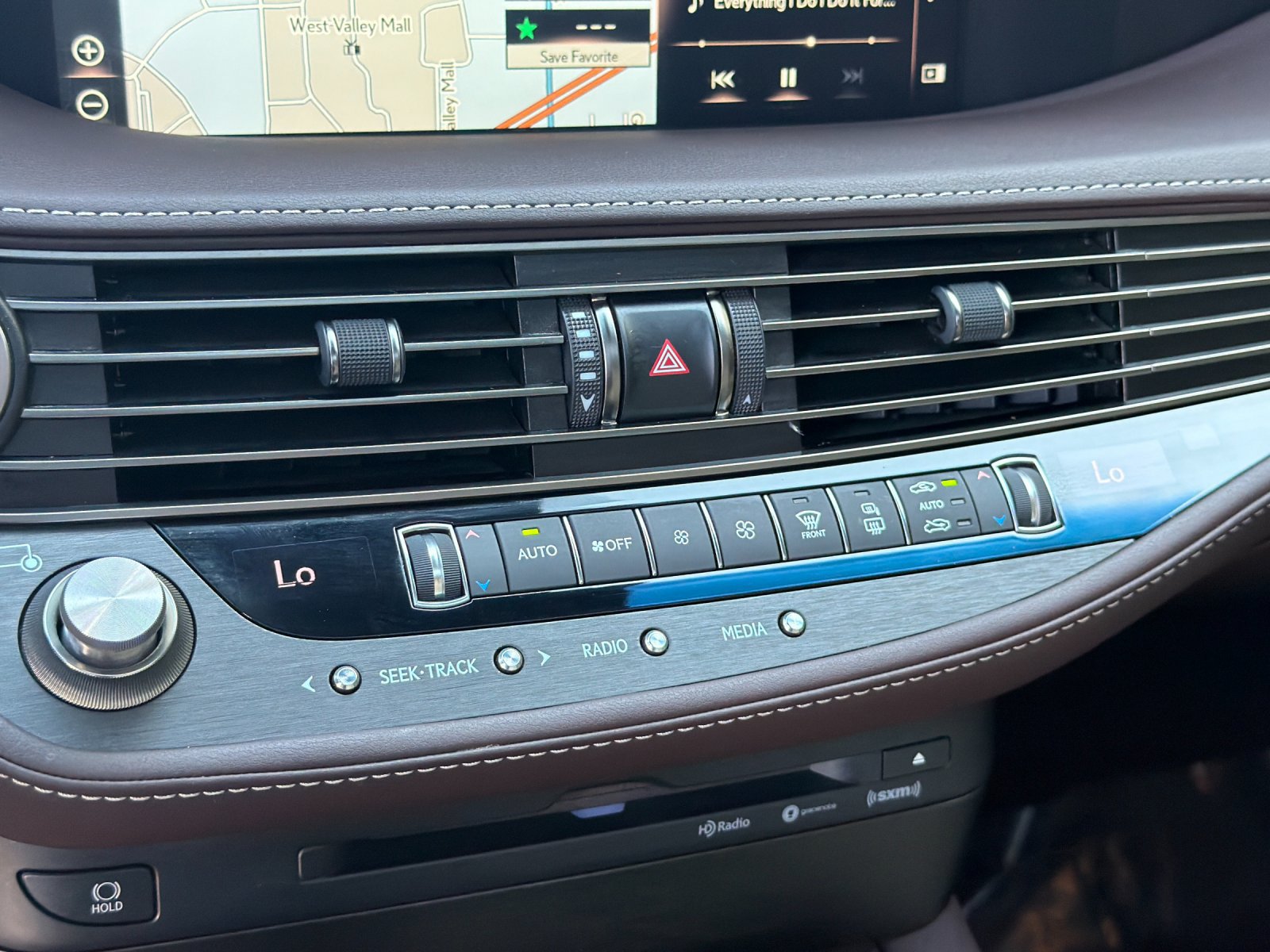 Used 2018 Lexus LS 500h w/ Interior Upgrade Package RWD image 22