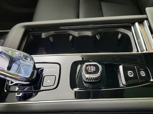 New 2026 Volvo XC90 B6 Plus w/ Protection Package Premier AWD/4WD image 17