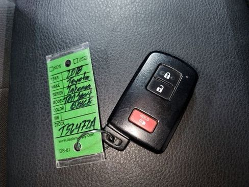 Used 2018 Toyota Tacoma TRD Sport w/ Technology Package image 30