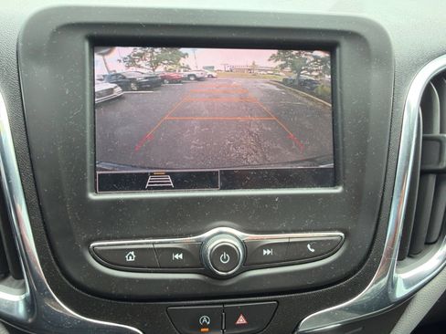 Used 2024 Chevrolet Equinox LS FWD image 3
