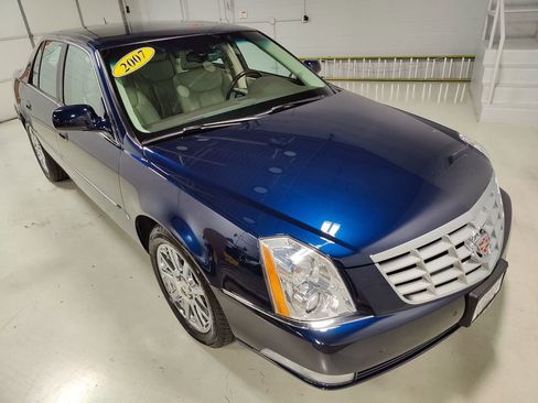 Used 2007 Cadillac DTS Performance FWD image 2