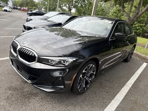 Used 2025 BMW 330i Sedan image 3