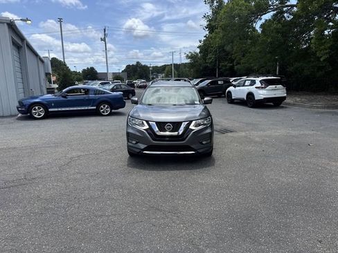 Used 2020 Nissan Rogue SL FWD image 2