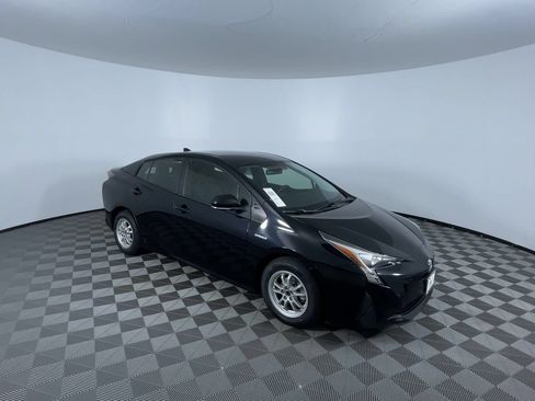 Used 2016 Toyota Prius Two FWD image 2