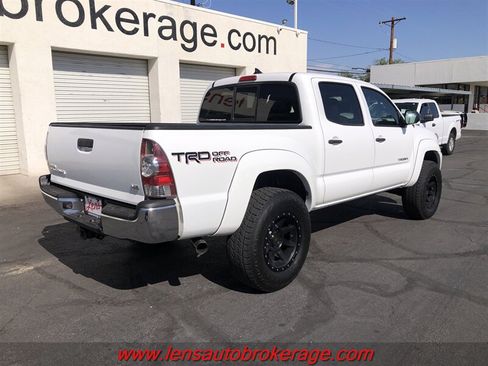Used 2015 Toyota Tacoma 4x4 Double Cab w/ TRD Off-Road Package image 8