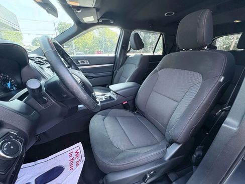 Used 2018 Ford Explorer XLT AWD/4WD image 13